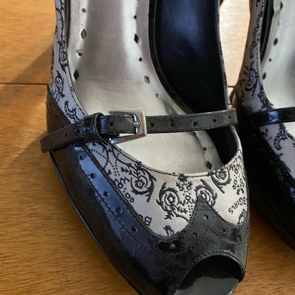 BCBG heels - Picture 3 of 7